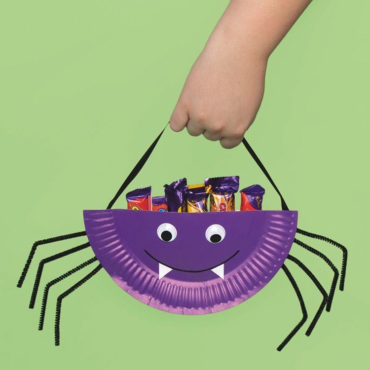 Paper Plate Spider Treat Holder