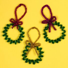 Mini Pipe Cleaner Wreath