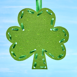 Lacing Shamrock Decoration