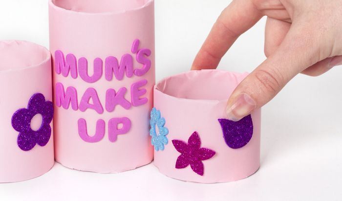 Mum’s Make-Up Holder