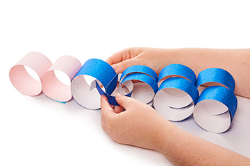 Chelsea Van Der Zee Paper Chain