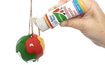 Paint Pouring Christmas Bauble